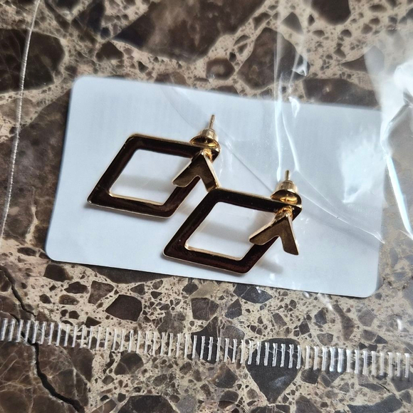 Women's Gold Geometric Diamond Shape Stud Earrings One Size NWOT - Picture 5 of 5